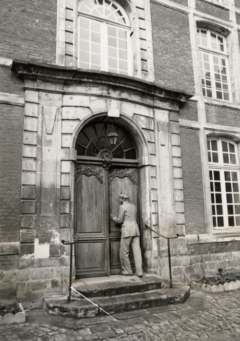 cour intérieure, façade sud-est, porte d’accès