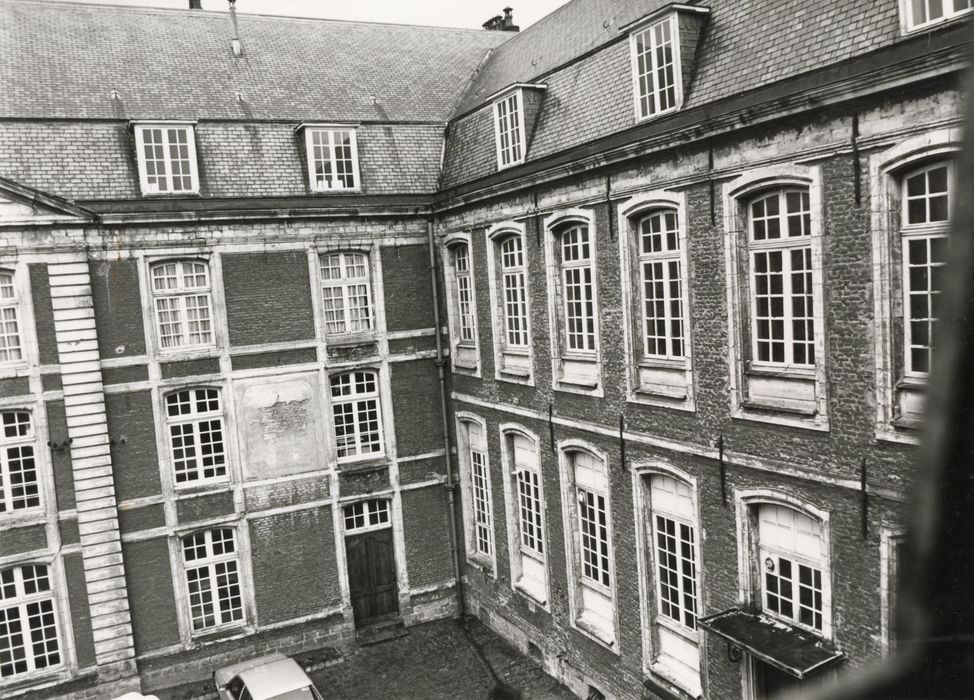 cour intérieure, aile latérale nord, façade sud-ouest