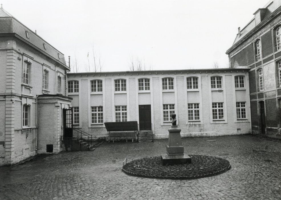 cour intérieure, aile latérale sud, façade nord