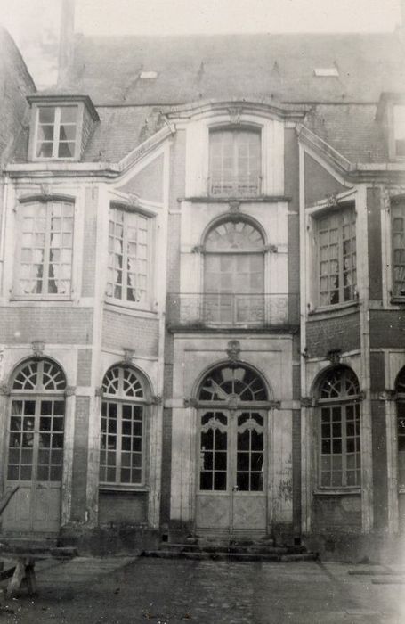 façade sur la cour d’honneur