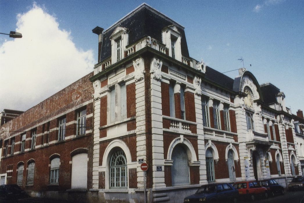 façade sur la rue Casimir Beugnet