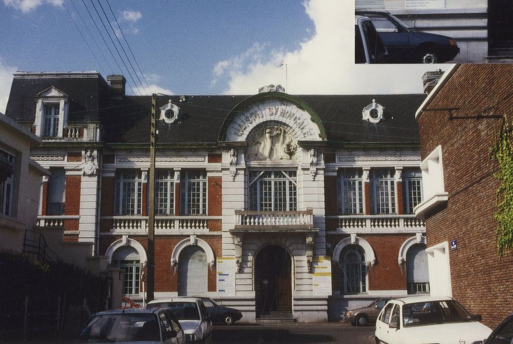 façade sur la rue Casimir Beugnet