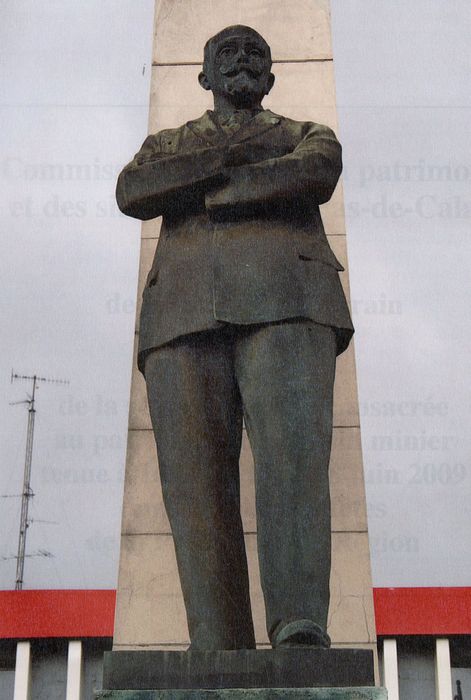 vue partielle du monument (photocopie numérisée)