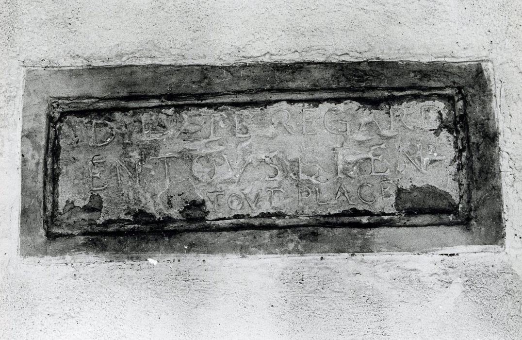 mur extérieur, détail d’une inscription