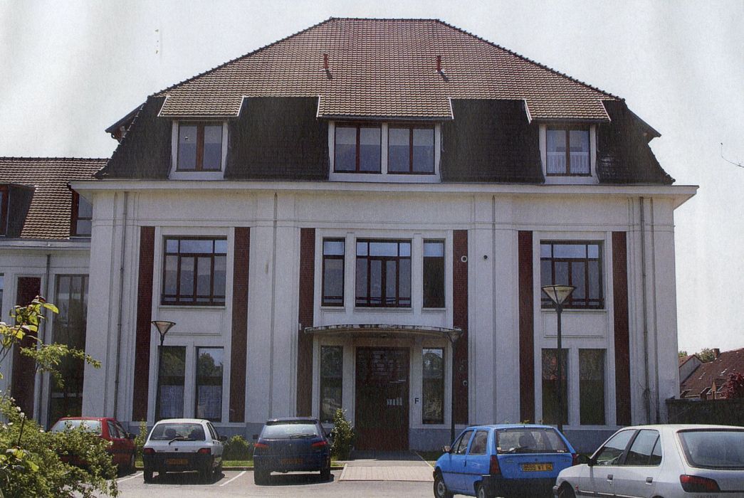 pavillon de l’angle gauche, façade sur rue (photocopie numérisée)