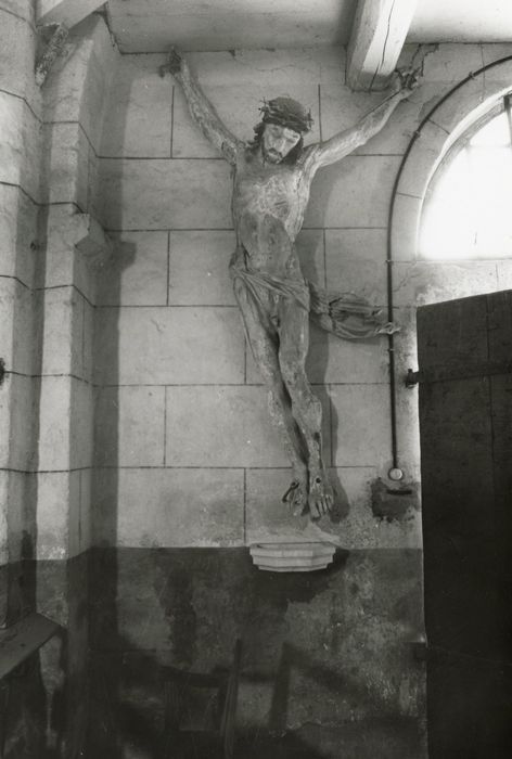 statue : Christ en croix