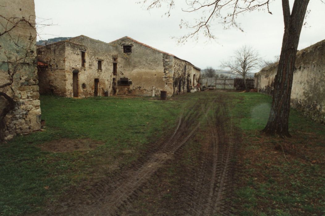 communs, vue générale depuis l’Ouest