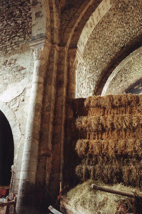 église abbatiale, une des piles de la croisée du transept