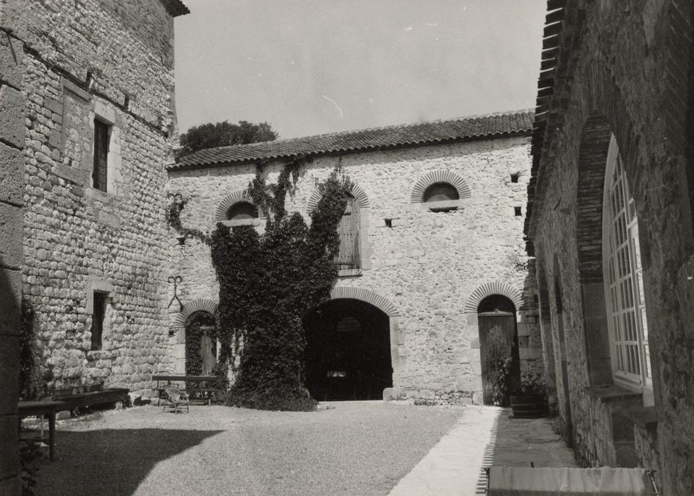 cour intérieure, aile nord, façade sud