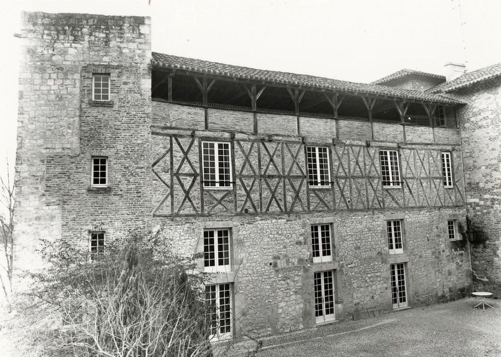 cour intérieure, aile ouest, façade est