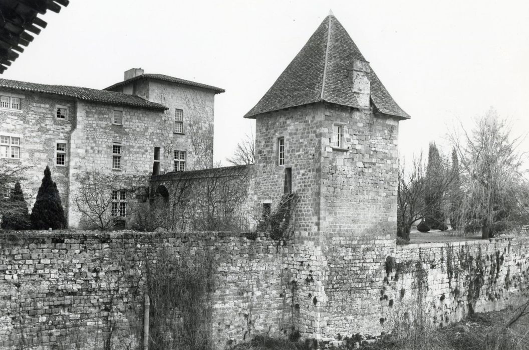 tour sud-est, élévations sud et ouest