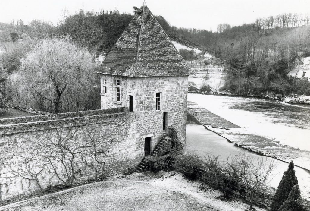 tour sud-est, élévations nord et ouest