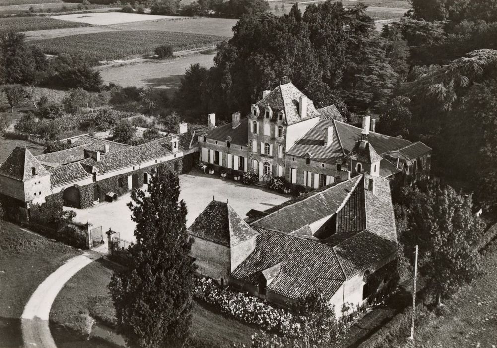 vue aérienne de l’ensemble des bâtiments dans leur environnement