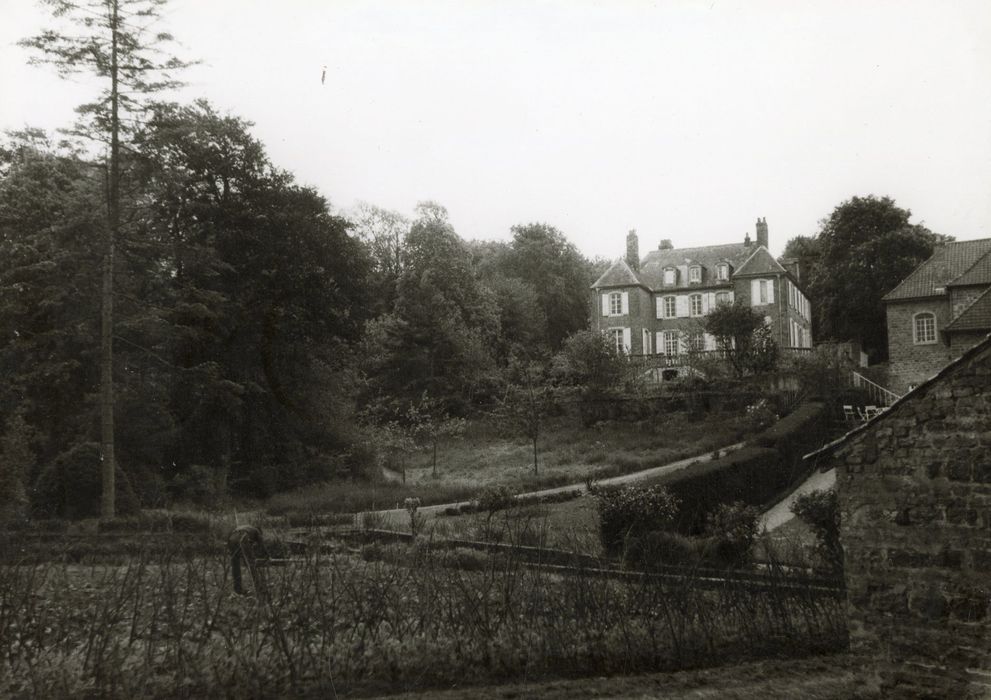 vue générale du château dans son environnement depuis le Nord