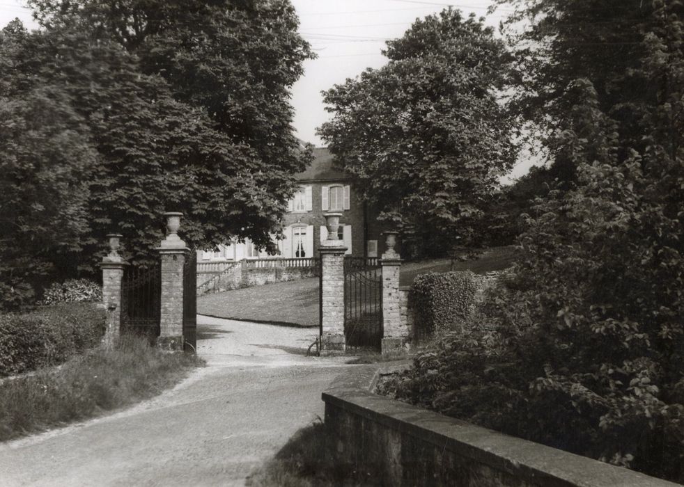 grille d’accès ouest