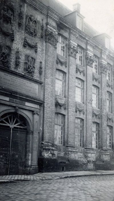 façade nord sur rue, vue partielle