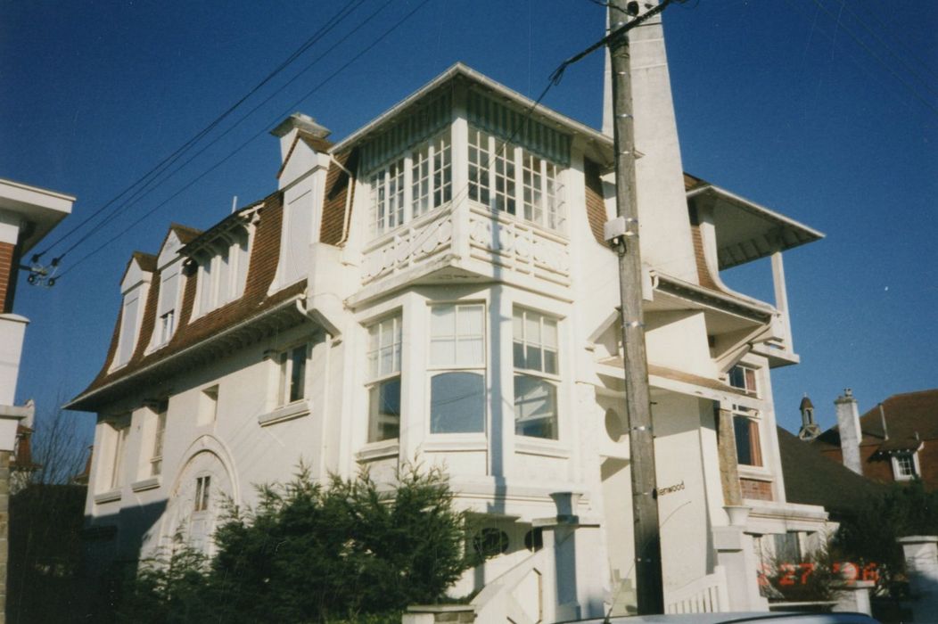 vue générale des façades depuis la rue