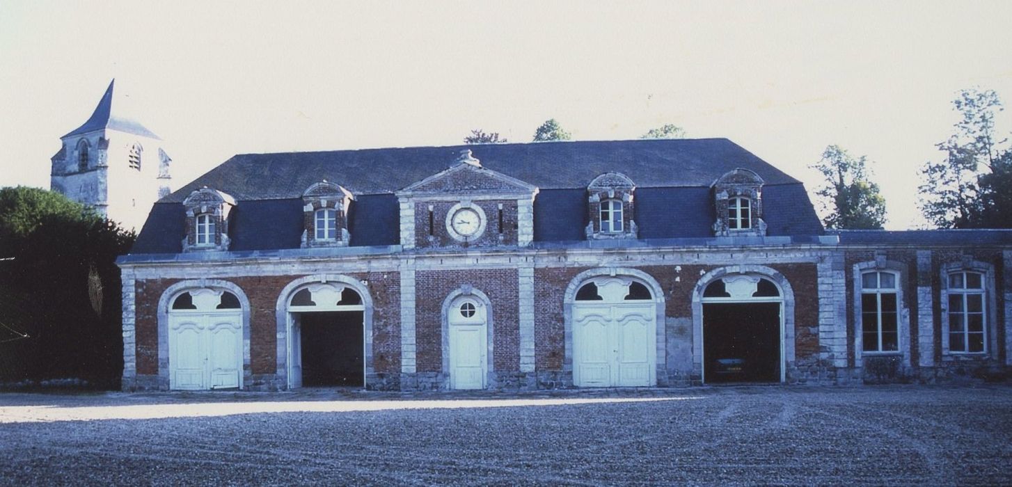 communs nord, façade sud-ouest sur la cour d’honneur