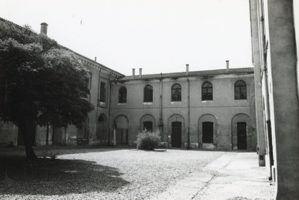 cour intérieure nord, façade est