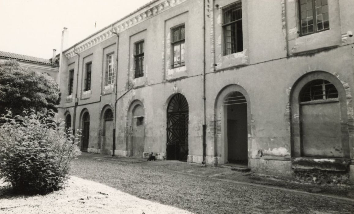 cour intérieure nord, façade sud