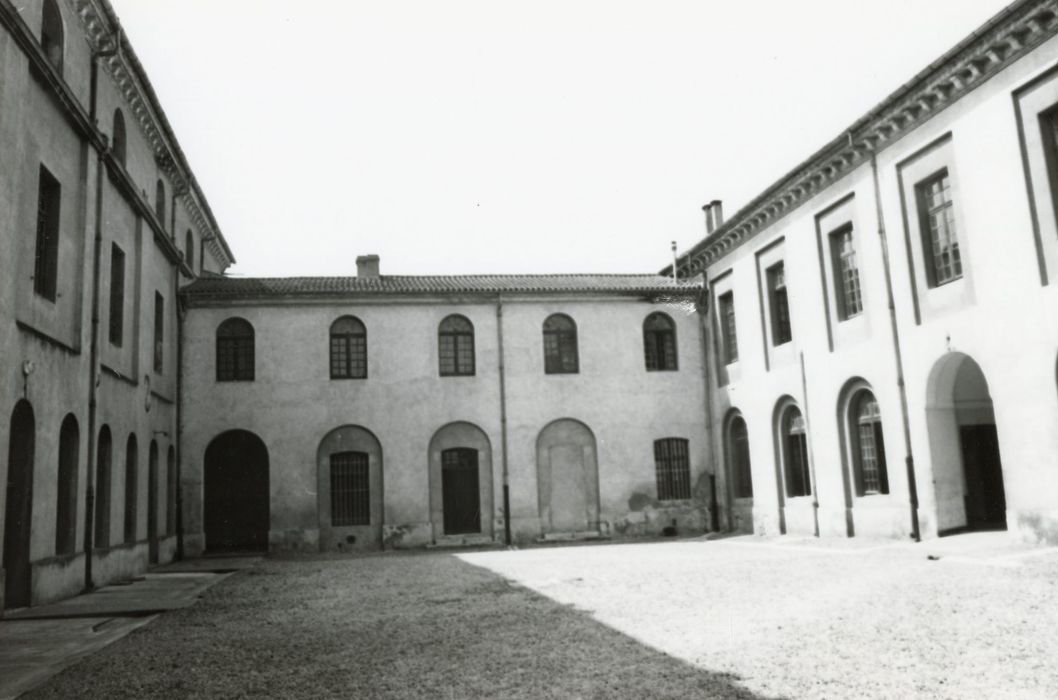 cour intérieure sud, façade est