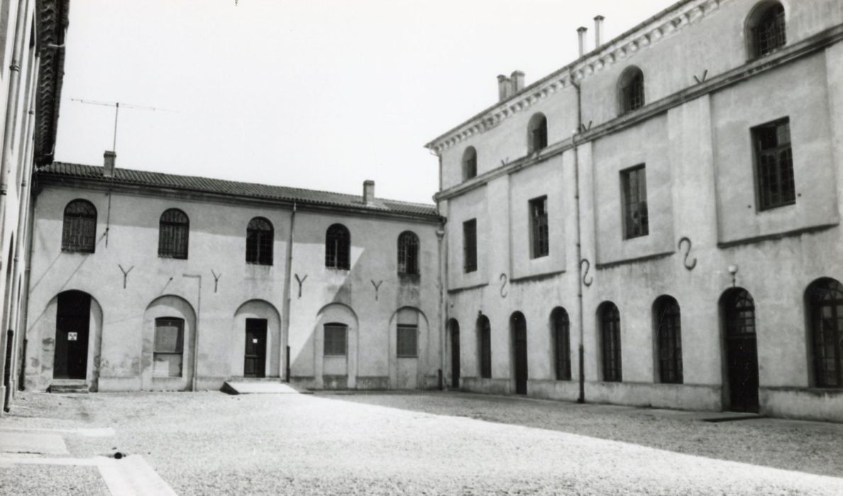 cour intérieure sud, façade ouest