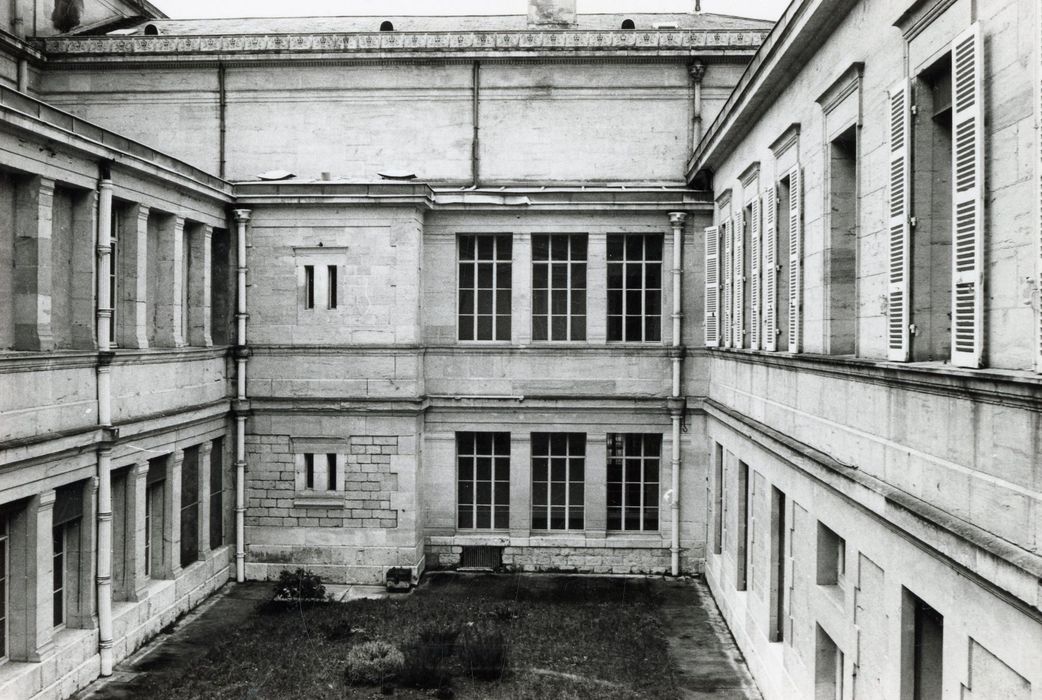 cour intérieure est, façade nord