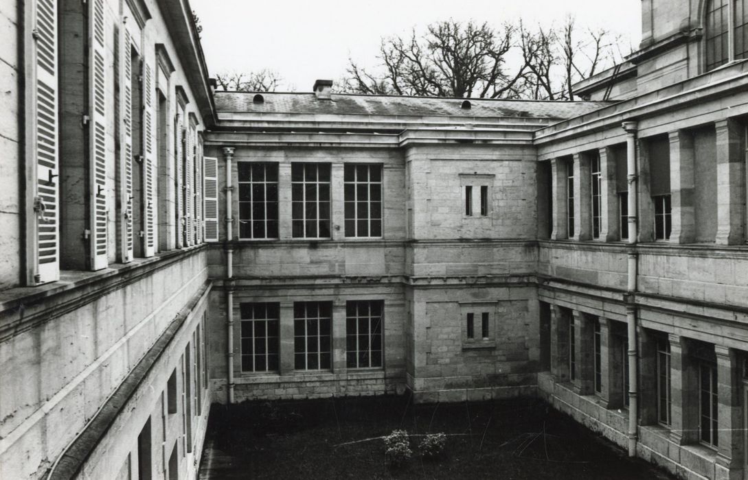 cour intérieure est, façade sud