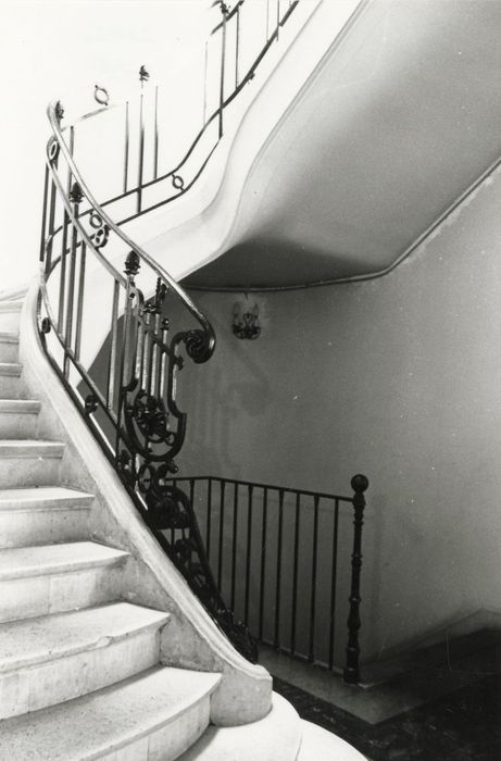 escalier non localisée, vue partielle