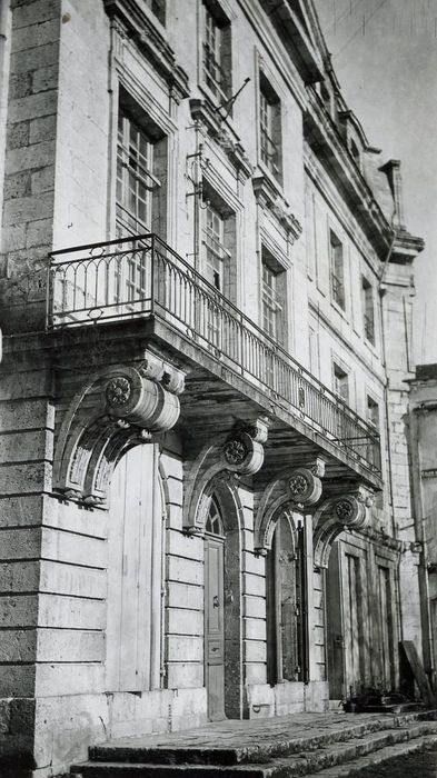 aile ouest, façade est, vue partielle