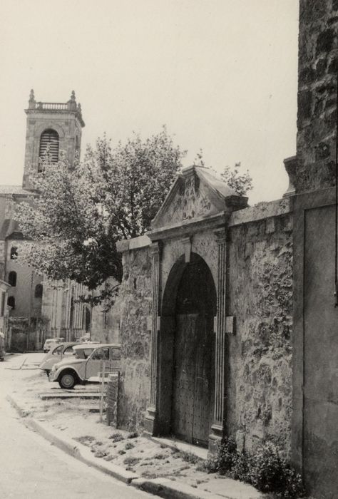 porte d’accès sur rue