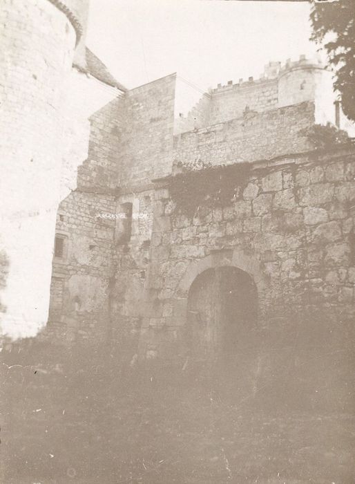 vue partielle du château depuis l’Ouest