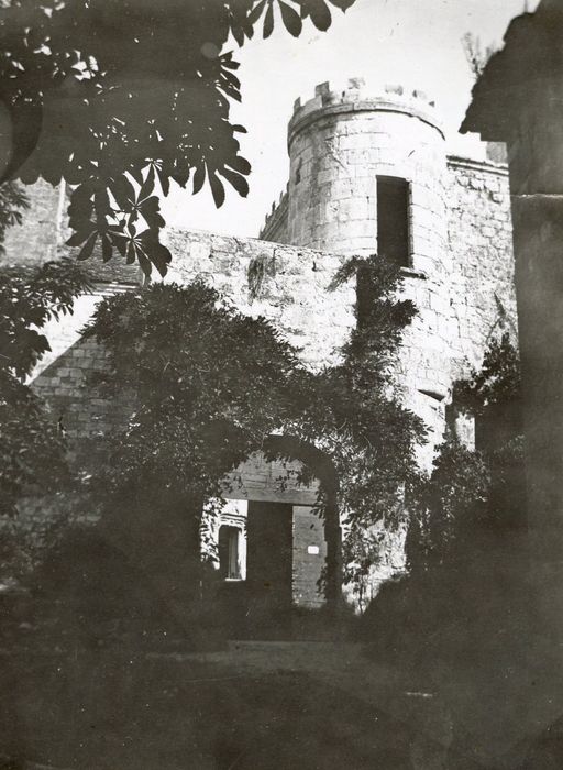 vue partielle du château depuis l’Ouest