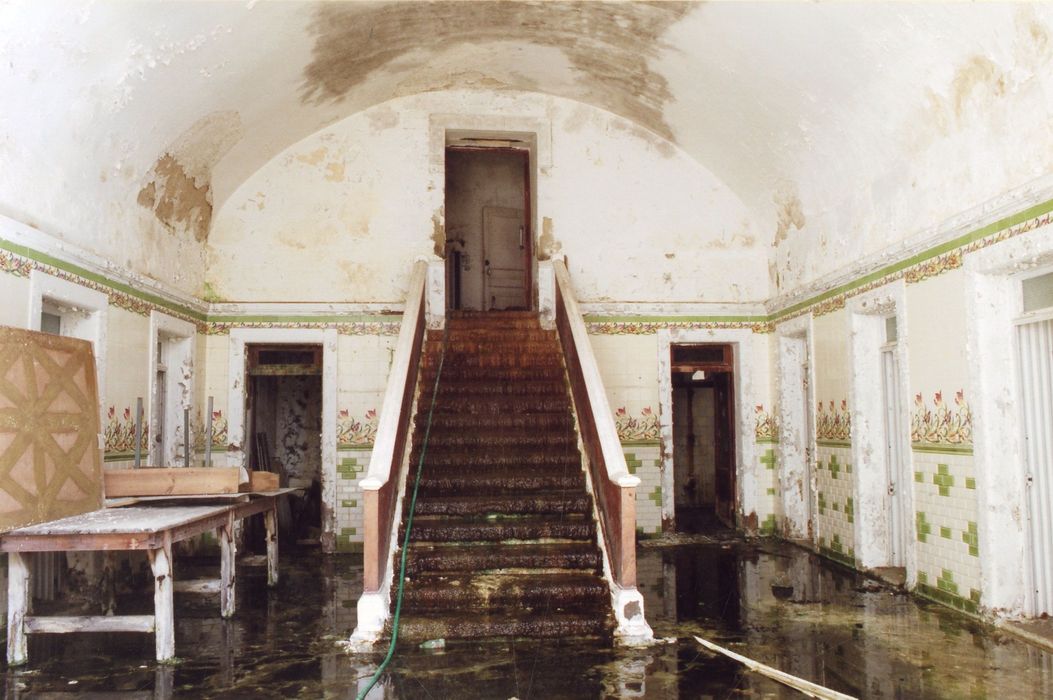 galerie des bains, vue partielle, escalier d’accès à la source et à la villa des bains