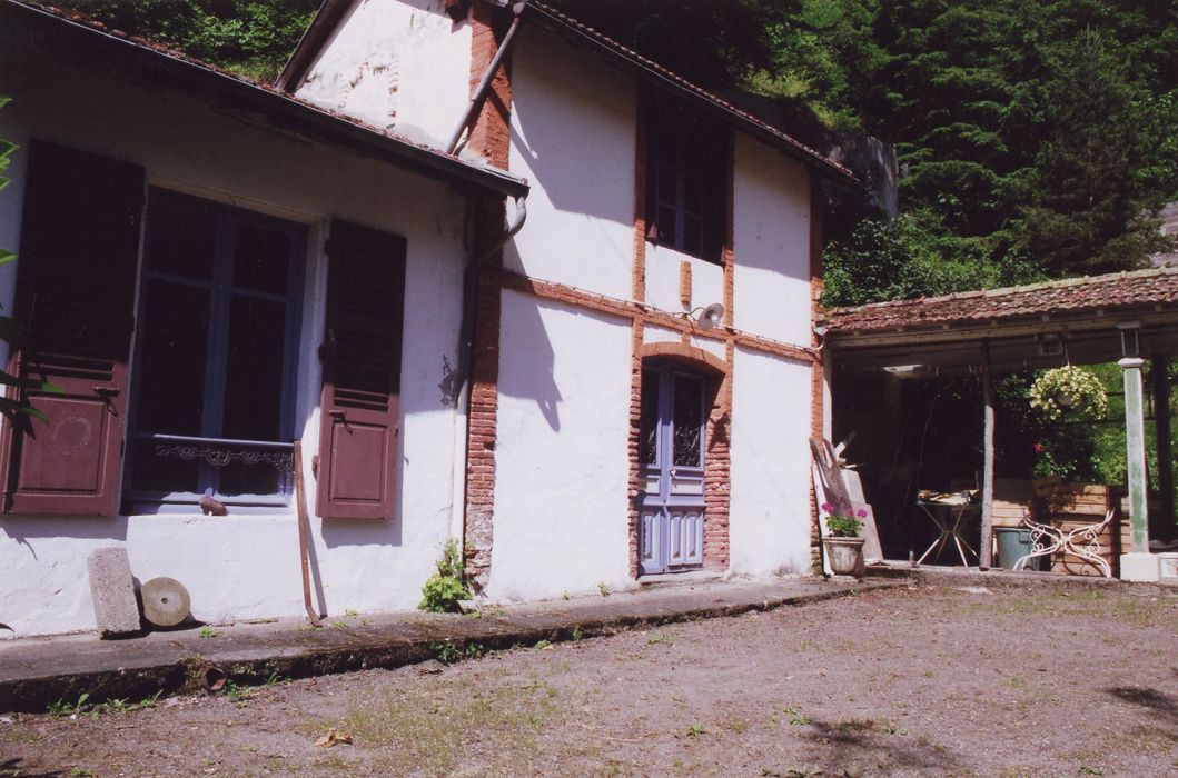 villa des bains, façade sur cour, vue partielle