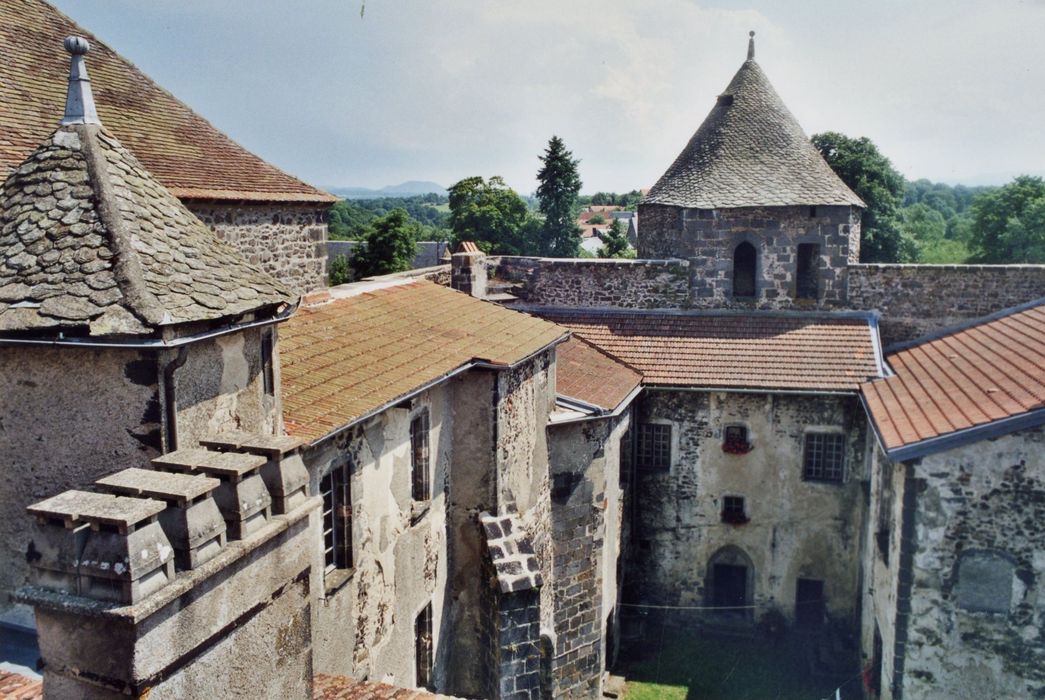 cour intérieure, vue partielle des façades depuis le Nord