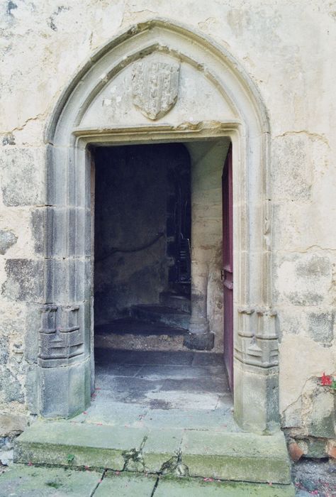 cour intérieure, aile sud, porte d’accès