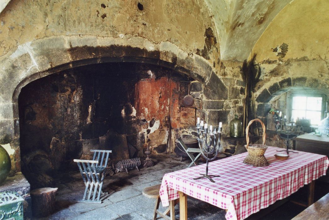 aile nord, cuisine, cheminée monumentale