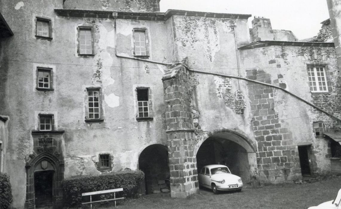 cour intérieure, aile est, façade ouest