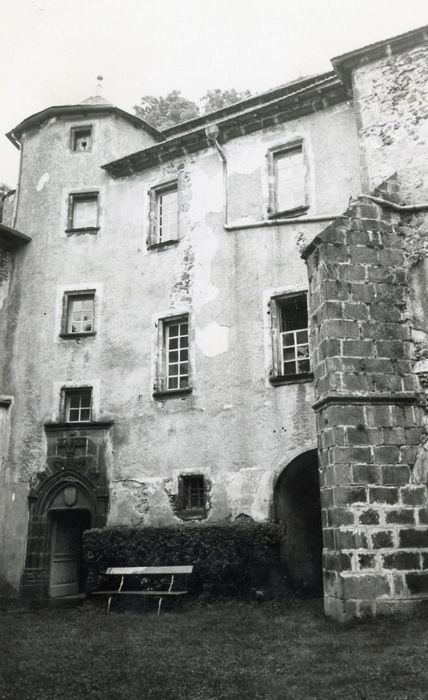 cour intérieure, aile est, façade ouest