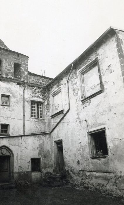 cour intérieure, aile ouest, façade est