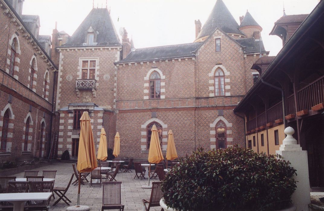 cour intérieure, aile ouest, façade est