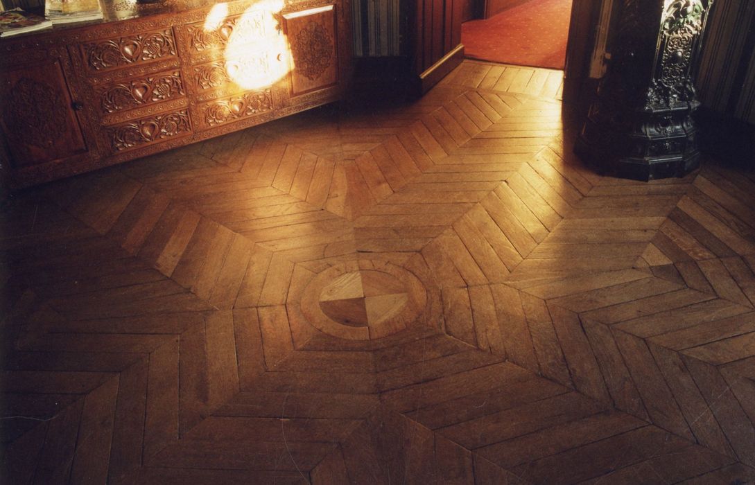 1er étage, tour nord, salon rond, vue partielle du parquet