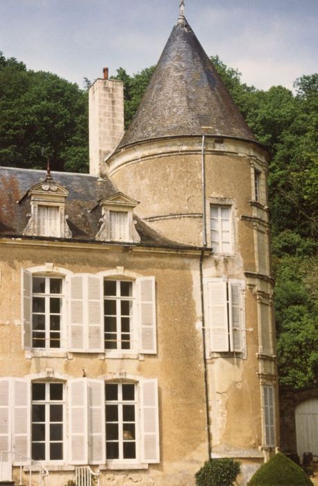 tour située à l’extrémité est de la façade sud