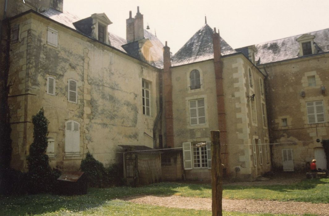 façades nord et est, vue partielle