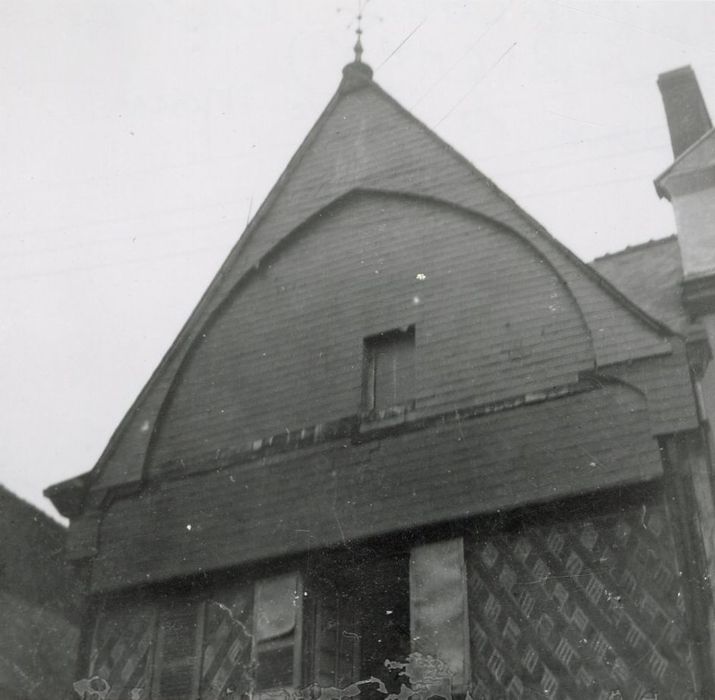 façade sur rue, vue partielle