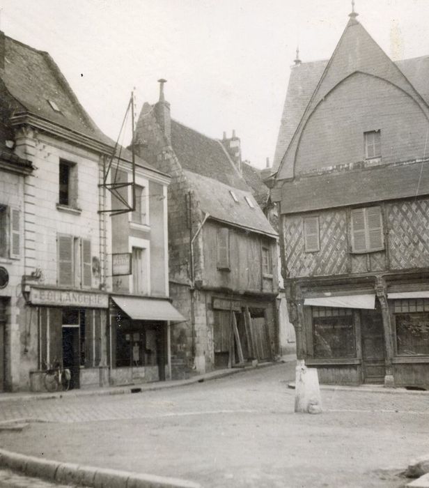 façade sur rue, vue partielle