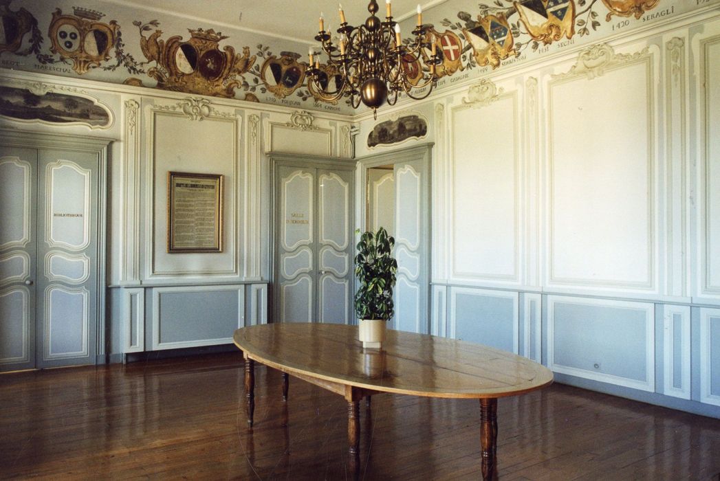 salle des armoiries, vue partielle