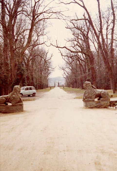 allée d’accès ouest