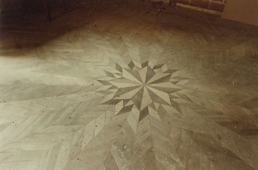 1er étage, salle sud, détail d’un parquet